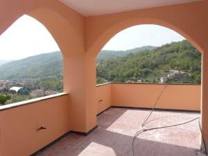 Properties for sale in Italy, on the Italian Rivieras, in the Italian Lakes and Tuscany.